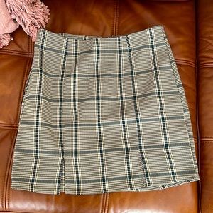 Green and tan plaid mini skirt, size xsmall